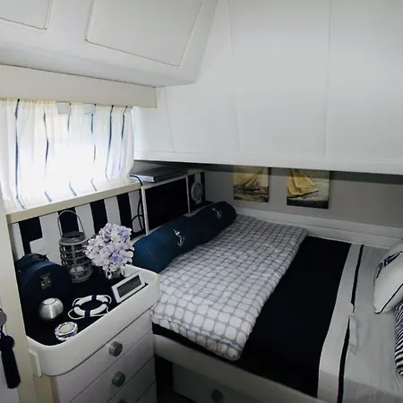Hotel na wodzie Yatch