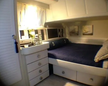 Hotel na wodzie Yatch